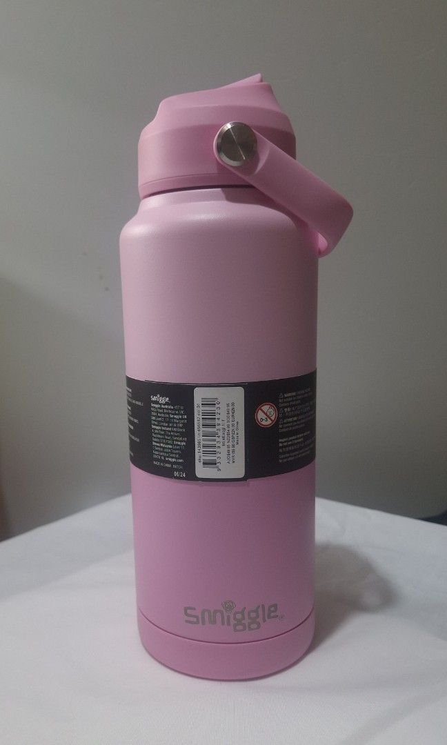 SALE!!! Smiggle Stainless Steel Insulated Water Bottle with Flip Top (Category: Water Bottles & Tumblers) located in Quezon City. Submitted by gnew024102 (Listing ID 1444381934, Image 3). Description: - Brand: Smiggle - Color: Pink - Material: Stainless Steel - Capacity: 1 Liter (1000ml) - Features: Insulated, Double-walled, Flip-top lid, Carry handle - Benefits: Keeps drinks cold for hours, Keeps drinks hot for hours.