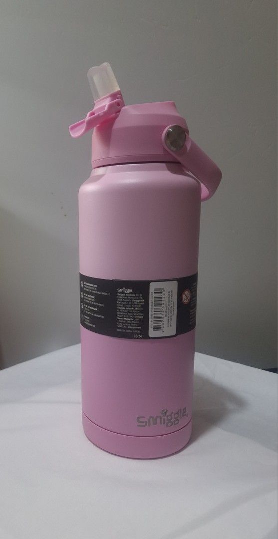 SALE!!! Smiggle Stainless Steel Insulated Water Bottle with Flip Top (Category: Water Bottles & Tumblers) located in Quezon City. Submitted by gnew024102 (Listing ID 1444381934, Image 1). Description: - Brand: Smiggle - Color: Pink - Material: Stainless Steel - Capacity: 1 Liter (1000ml) - Features: Insulated, Double-walled, Flip-top lid, Carry handle - Benefits: Keeps drinks cold for hours, Keeps drinks hot for hours.