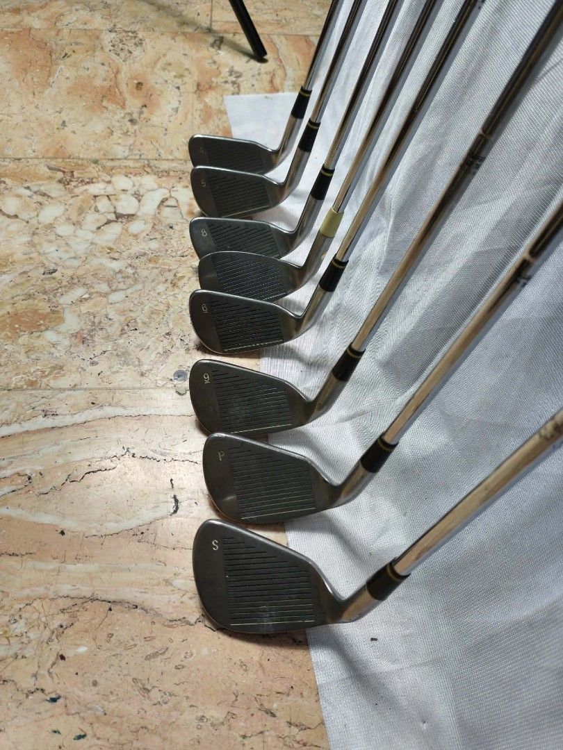 Spalding Royal Flite Golf Iron Set (Category: Golf) located in Manila. Submitted by yeonmei5614747 (Listing ID 1444450253, Image 3). Description: - Set of Spalding Royal Flite golf irons - Includes: P, S, 9, 8, 7, 6, 5, 4 irons - Designed for accuracy and control - Spalding and Tourmark grips - Ready for the golf course Right handed club . .