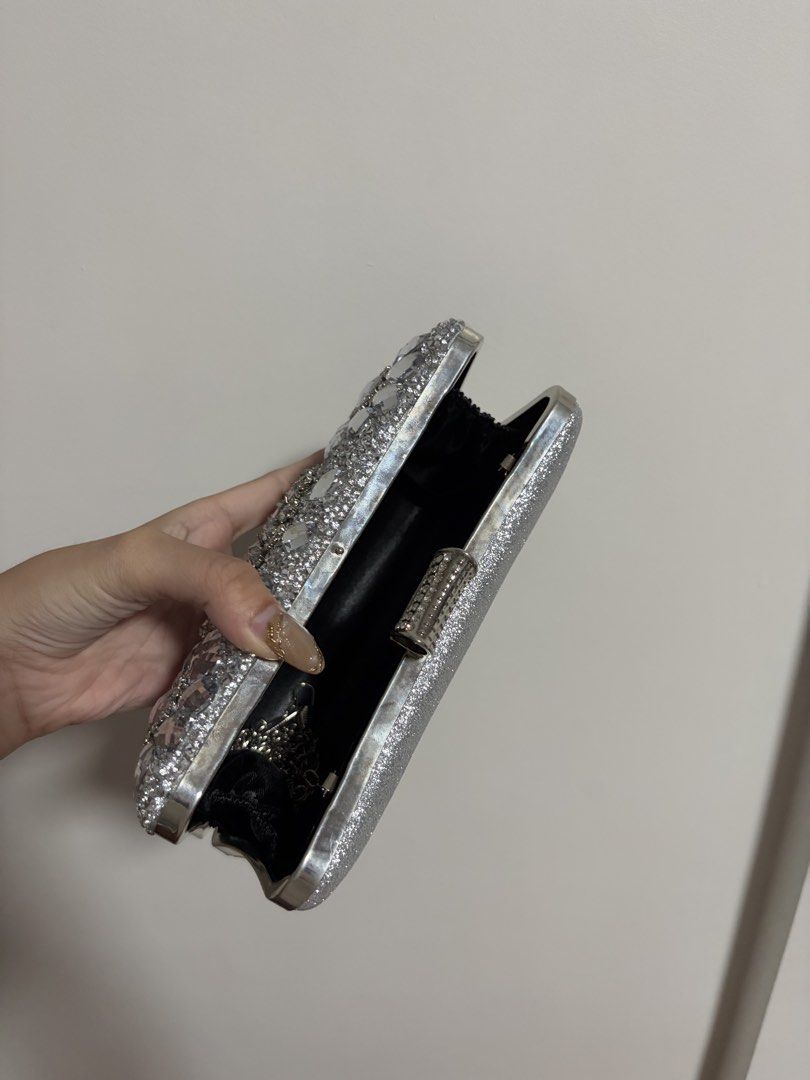 Sparkly Silver Rhinestone Clutch Bag Evening Bag (Category: Clutches) located in Valenzuela. Submitted by pencakes_ (Listing ID 1444439899, Image 3). Description: sparkly silver pouch only used once for prom rfs - decluttering shipping fee will be shouldered by the buyer :).