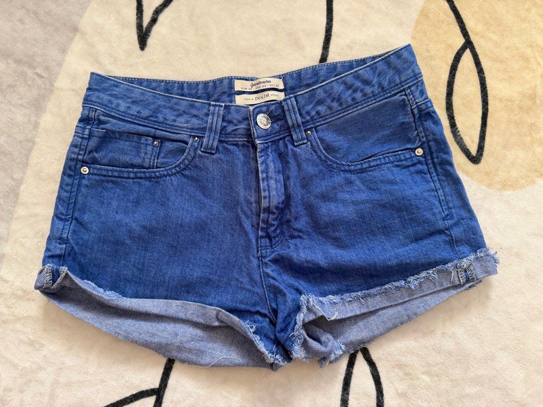 Stradivarius Blue Denim Cut-Off Shorts (Category: Shorts) located in Cebu City. Submitted by myclosettoyours_cebu (Listing ID 1444176500, Image 1). Description: - Brand: Stradivarius - Style: Blue denim shorts - Features: Classic five-pocket style, frayed hem detail - Fit: Comfortable for everyday wear - Versatile: Great for casual outings or lounging, easy to pair with tops.