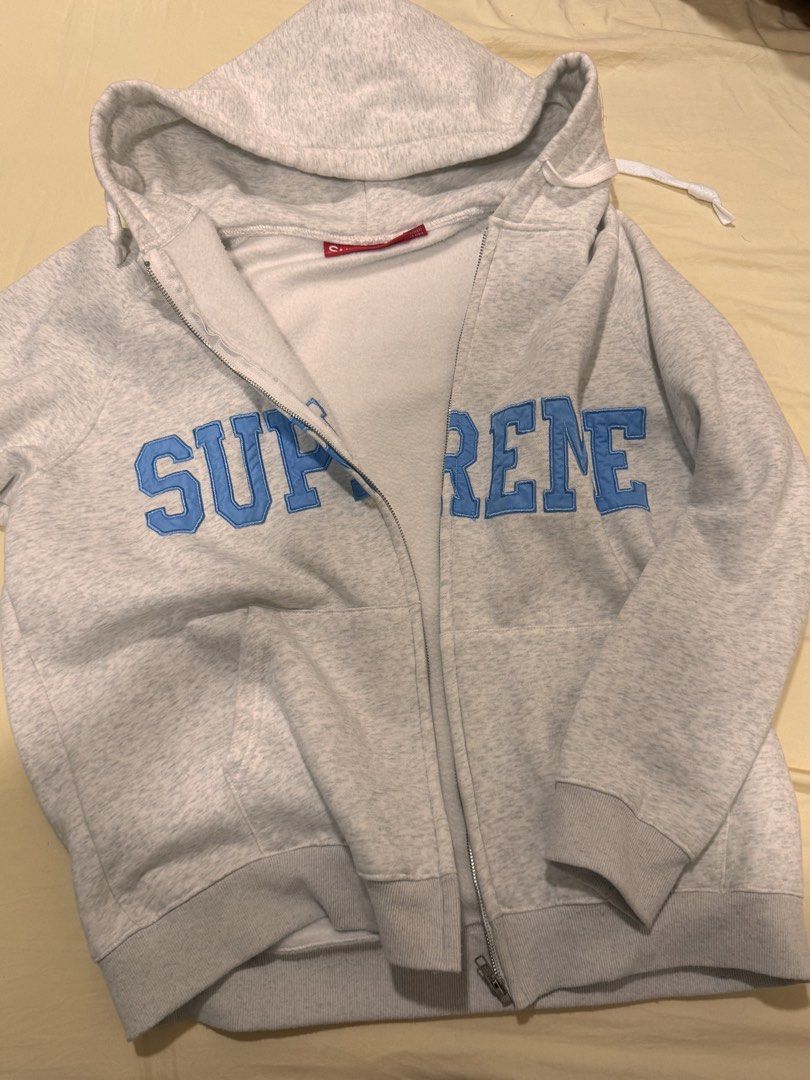 supreme jacket (Category: Coats, Jackets and Outerwear) located in Batu Maung. Submitted by nigwa77788 (Listing ID 1444443613, Image 2). Description: The zipper and teeth is loose and won’t zip up properly . Might need to get fixed with a tailor then it’s good as new . Other than that , it’s like brand new . Rm 90 can nego . Can meet up at cheras Maluri.