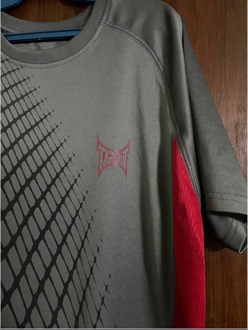 Tap Out MMA stretch Work out Shirt (Category: Activewear) located in Manila. Submitted by 2002kid (Listing ID 1376079910, Image 2). Description: Y2k Tap Out MMA stretch workout shirt Silk dri-fit shirt Condition brand new condition Size: Large Issue: None Dimes: 22.5 width 29.5 length 📨.