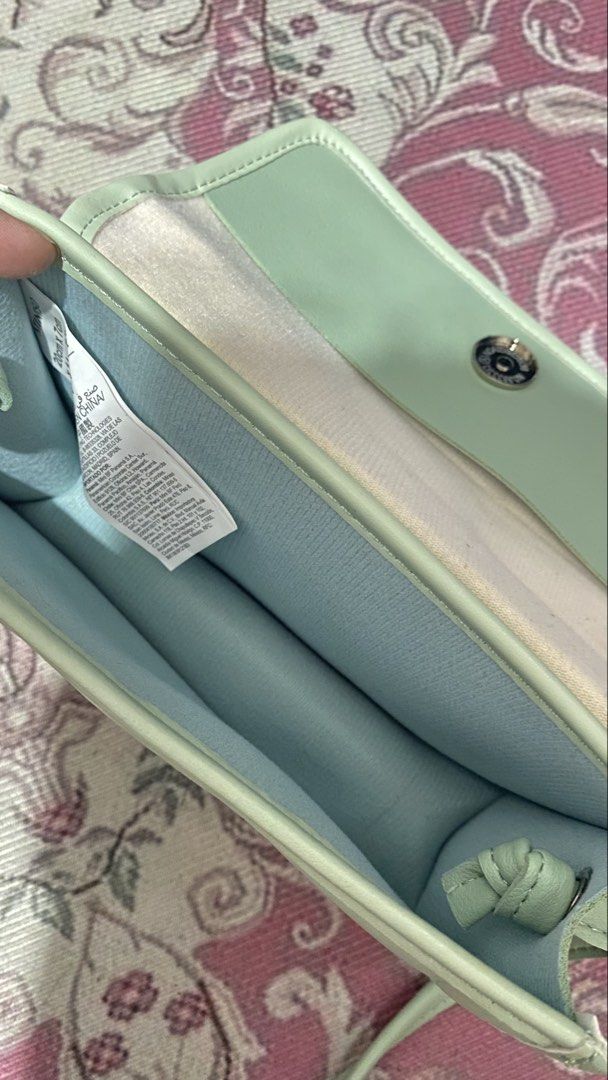 Tas Miniso | Tas Wanita | Tas Selempang (Kategori: Tas & Dompet Wanita) berada di Cimahi. Dikirim oleh senari.id (ID iklan 1444463232, Gambar 2). Deskripsi: 📍Beli di Miniso Barang Baru (Belum Pernah di Pakai) Warna Hijau Tosca .