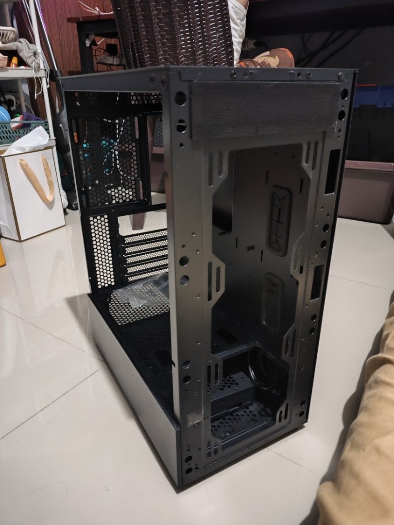 Tecware Forge S Atx/Matx case (Category: Computer Parts) located in Rizal. Submitted by pcpriority (Listing ID 1444342736, Image 3). Description: - Tecware Forge S Atx /Matx Case - Color: Black - Features tempered glass side panel - High-performance mesh front panel for superior airflow - Ample space for components motherboard screws invluded - Ready for your next PC build Available for pick Up Commonwealth qc area pm me for more info.