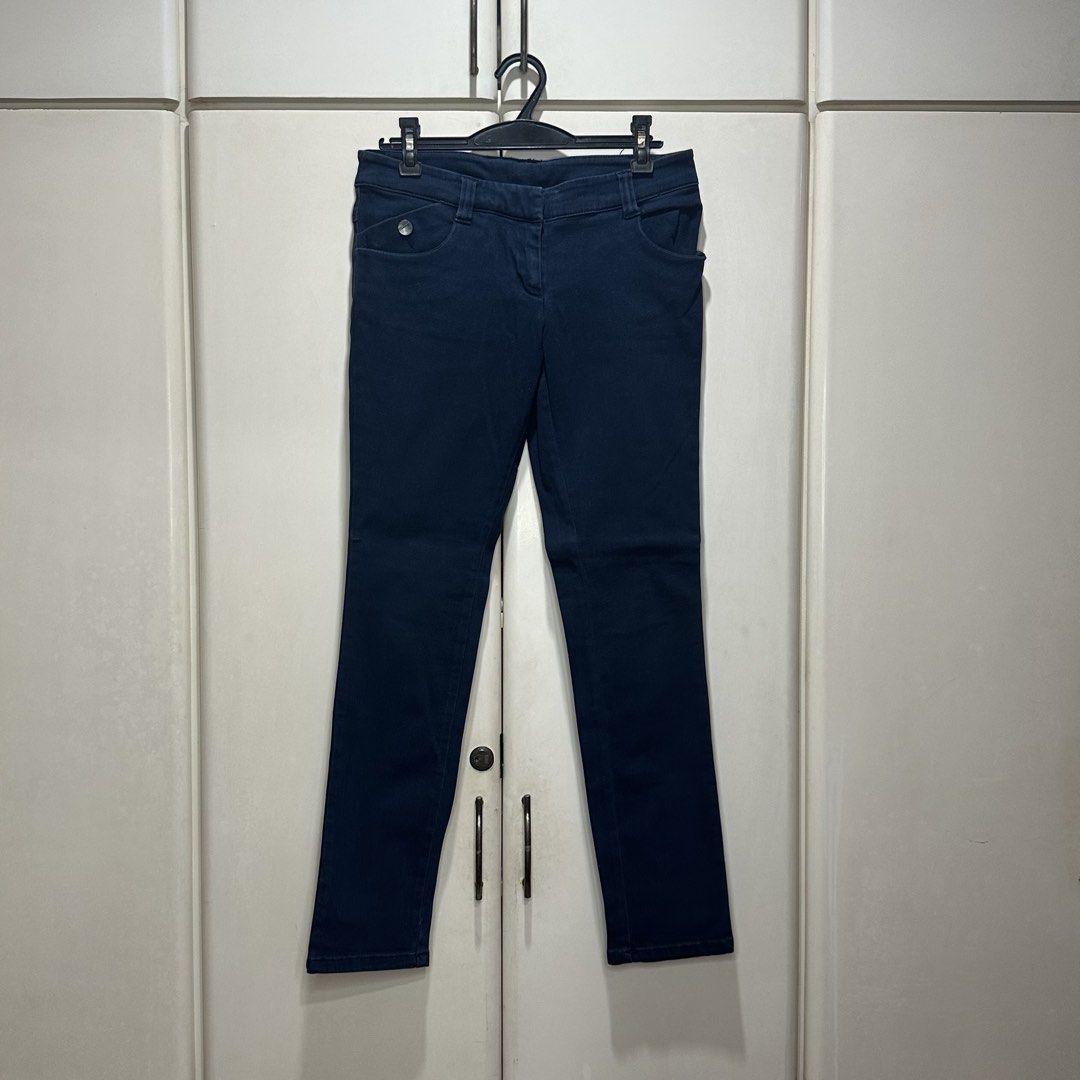 Topshop - Dark Skinny Jeans (Category: Jeans) located in Muntinlupa City. Submitted by pickjes (Listing ID 1444479767, Image 1). Description: Brand: Topshop Size: Medium / 28 Style: Skinny, low waist, stretch Color: Dark Blue Material: 97% cotton, 3% elastane Measurements laid flat: • Waist - 15 inches • Length- 35 inches • Inseam- 27 inches Condition: Like new. No flaws. 100% authentic RFS: Decluttering, need funds Fast shipping #women’s fashion