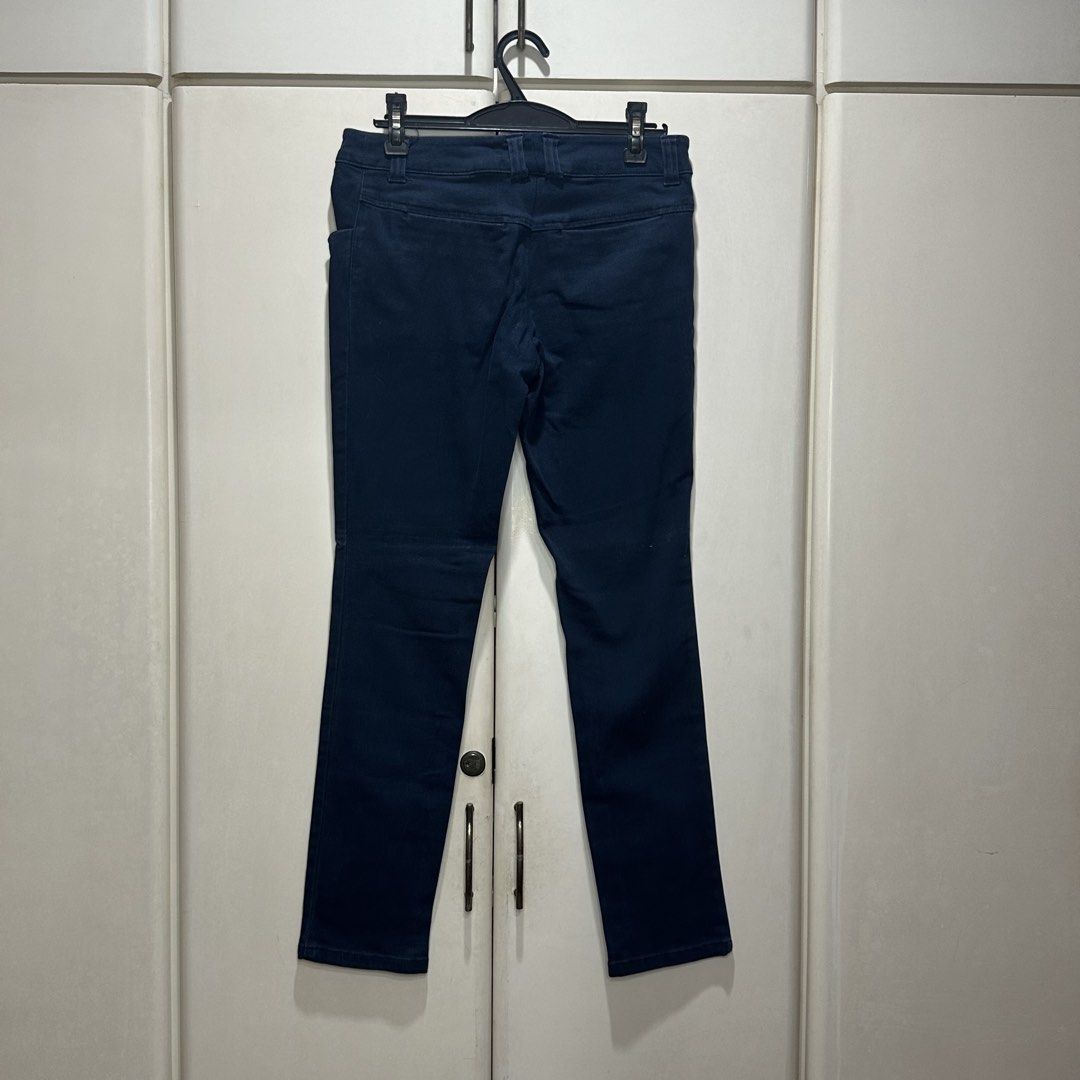 Topshop - Dark Skinny Jeans (Category: Jeans) located in Muntinlupa City. Submitted by pickjes (Listing ID 1444479767, Image 2). Description: Brand: Topshop Size: Medium / 28 Style: Skinny, low waist, stretch Color: Dark Blue Material: 97% cotton, 3% elastane Measurements laid flat: • Waist - 15 inches • Length- 35 inches • Inseam- 27 inches Condition: Like new. No flaws. 100% authentic RFS: Decluttering, need funds Fast shipping #women’s fashion