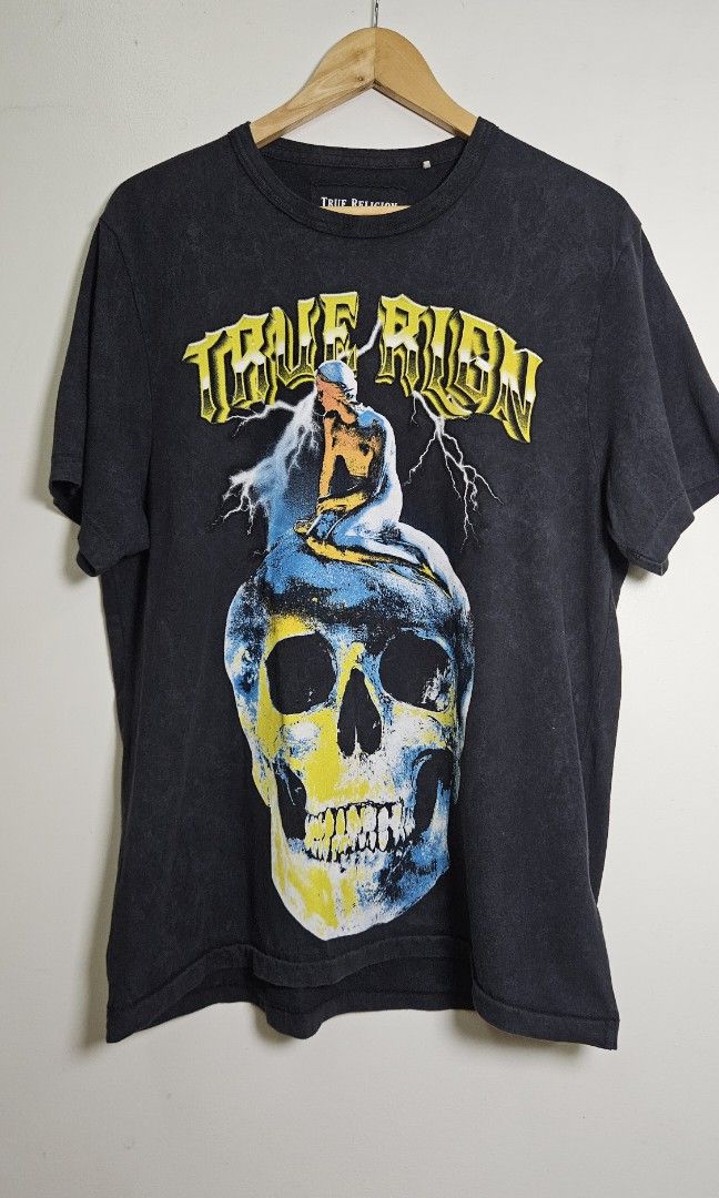 True religion skull tshirt (Category: Tshirts & Polo Shirts ) located in Alfonso. Submitted by jbcamet (Listing ID 1444416909, Image 1). Description: for sale true religion skull tshirt sizs L still in pristine condition like new message for more details.