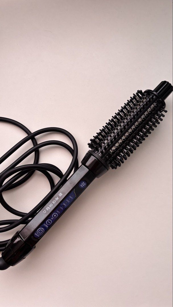 Ubeator 32mm Hair Curler (Category: Hair) located in Santo Domingo. Submitted by tr3asure_trove (Listing ID 1444346655, Image 1). Description: Location: Ilocos Sur - Professional 32mm hot air brush - Adjustable heat settings: 150°C to 230°C - Simple ON/OFF and temperature control buttons RFS: Don’t know how to use. No issues!! Comes w/ with orig box. Originally bought for ₱1,200+sf but selling it for ₱650 only. MOP: Payment first policy through B