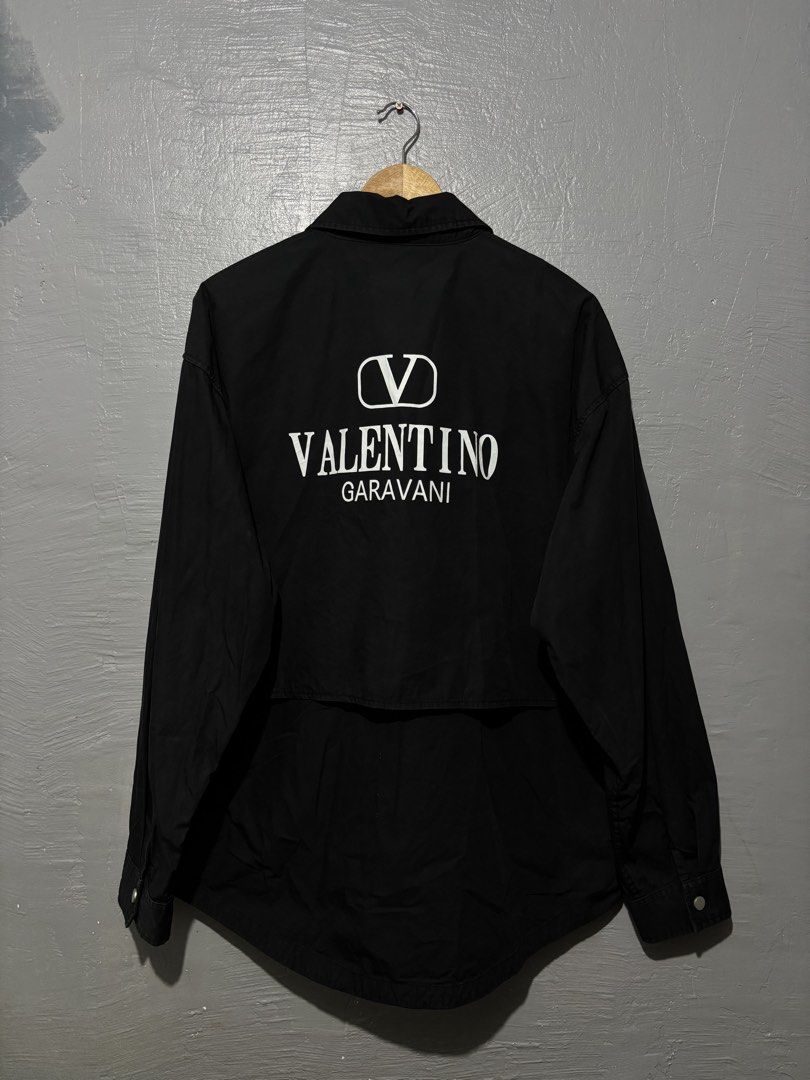 VALENTINO GARAVANI LARGE LONG POLO (Category: Longsleeves) located in Cavite. Submitted by playerscollection (Listing ID 1444481890, Image 1). Description: SIZE LARGE J&T LALAMOVE LBC.