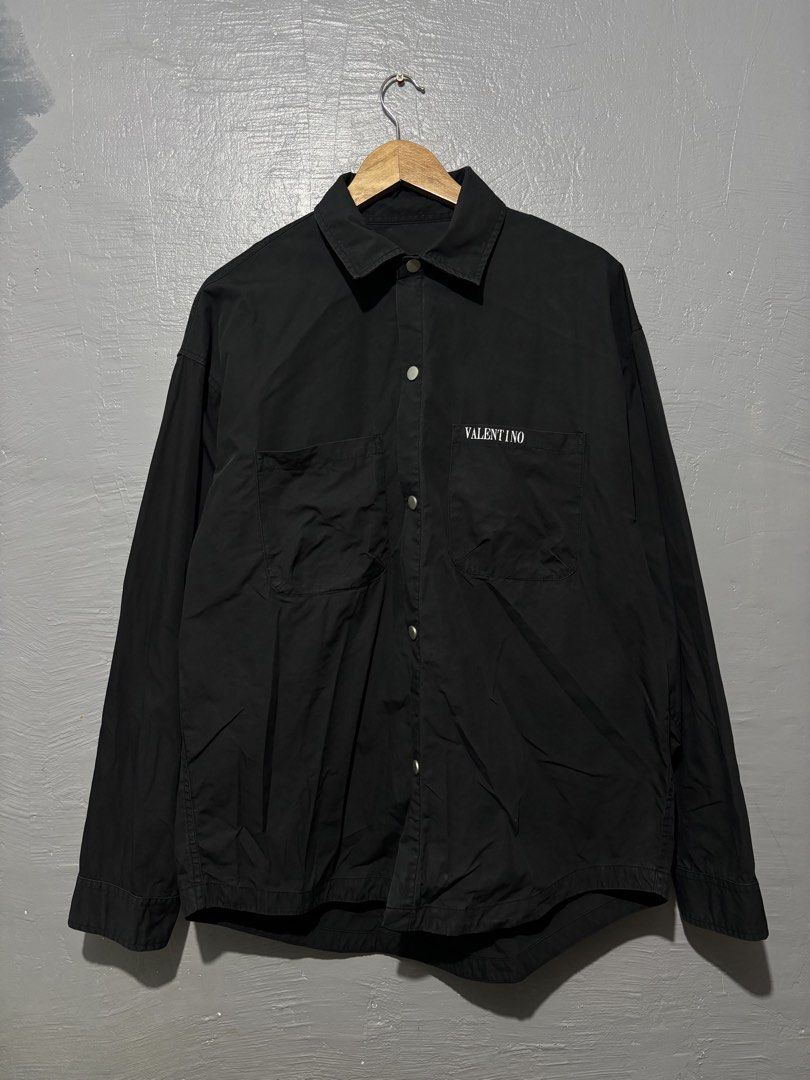 VALENTINO GARAVANI LARGE LONG POLO (Category: Longsleeves) located in Cavite. Submitted by playerscollection (Listing ID 1444481890, Image 2). Description: SIZE LARGE J&T LALAMOVE LBC.