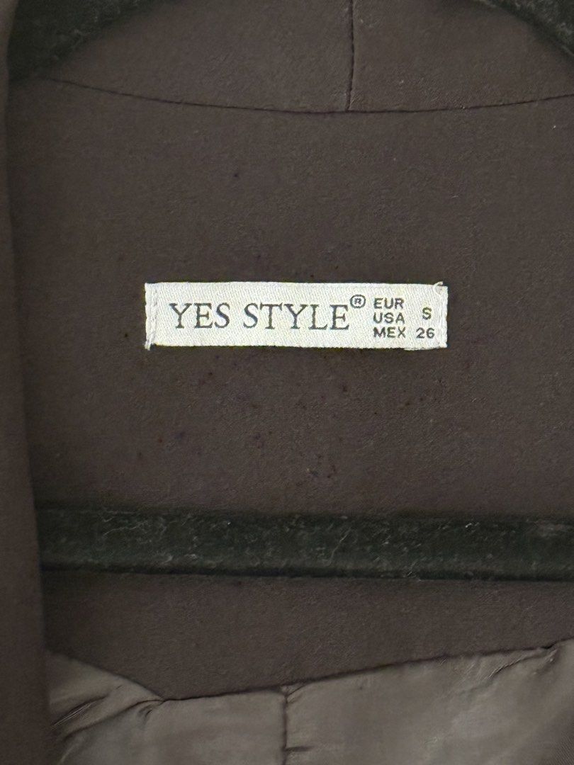 Vest Blazer (Category: Coats, Jackets and Outerwear) located in Paranaque City. Submitted by luluswardrobe (Listing ID 1444454807, Image 2). Description: Brand: Yesstyle (HK brand) Size Small Very nice Wasn’t able to use it .