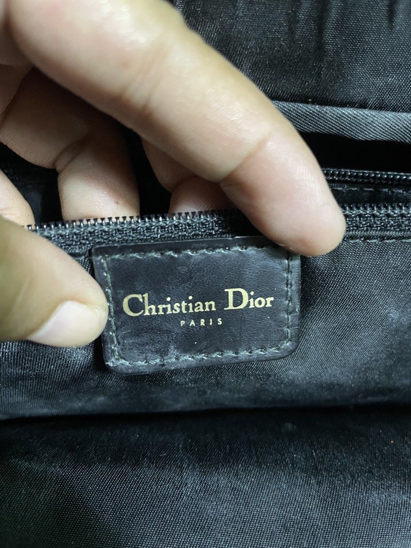 VINTAGE (Category: Luxury Bags & Wallets) located in Manila. Submitted by laizacollections (Listing ID 1444340789, Image 3). Description: .