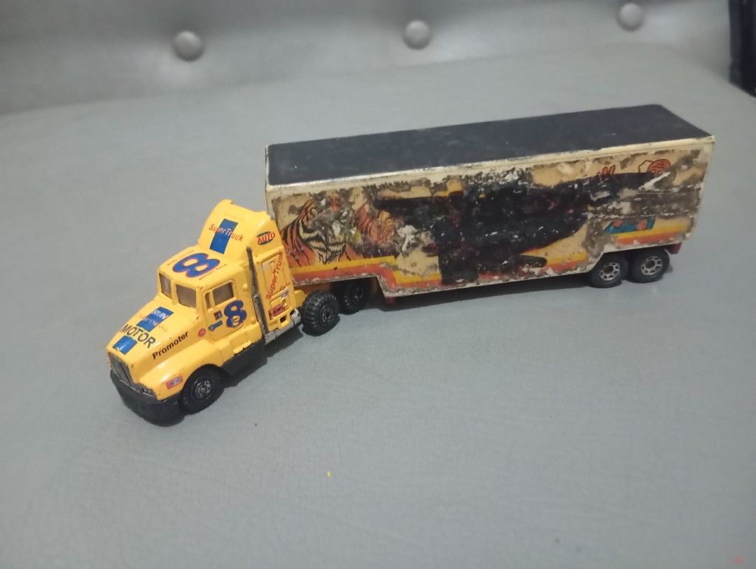 Vintage 1981 Matchbox low bed trailer (Category: Vehicle & Diecast Models) located in Silang. Submitted by samflores2k4t7 (Listing ID 1444345593, Image 1). Description: For sale Vintage 1981 Matchbox low bed trailer Head not matchbox.