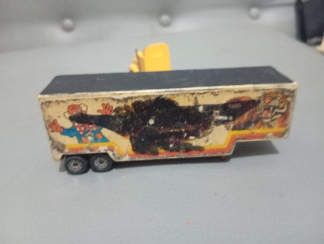 Vintage 1981 Matchbox low bed trailer (Category: Vehicle & Diecast Models) located in Silang. Submitted by samflores2k4t7 (Listing ID 1444345593, Image 3). Description: For sale Vintage 1981 Matchbox low bed trailer Head not matchbox.