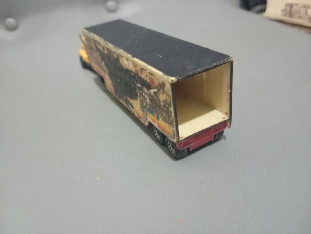 Vintage 1981 Matchbox low bed trailer (Category: Vehicle & Diecast Models) located in Silang. Submitted by samflores2k4t7 (Listing ID 1444345593, Image 2). Description: For sale Vintage 1981 Matchbox low bed trailer Head not matchbox.