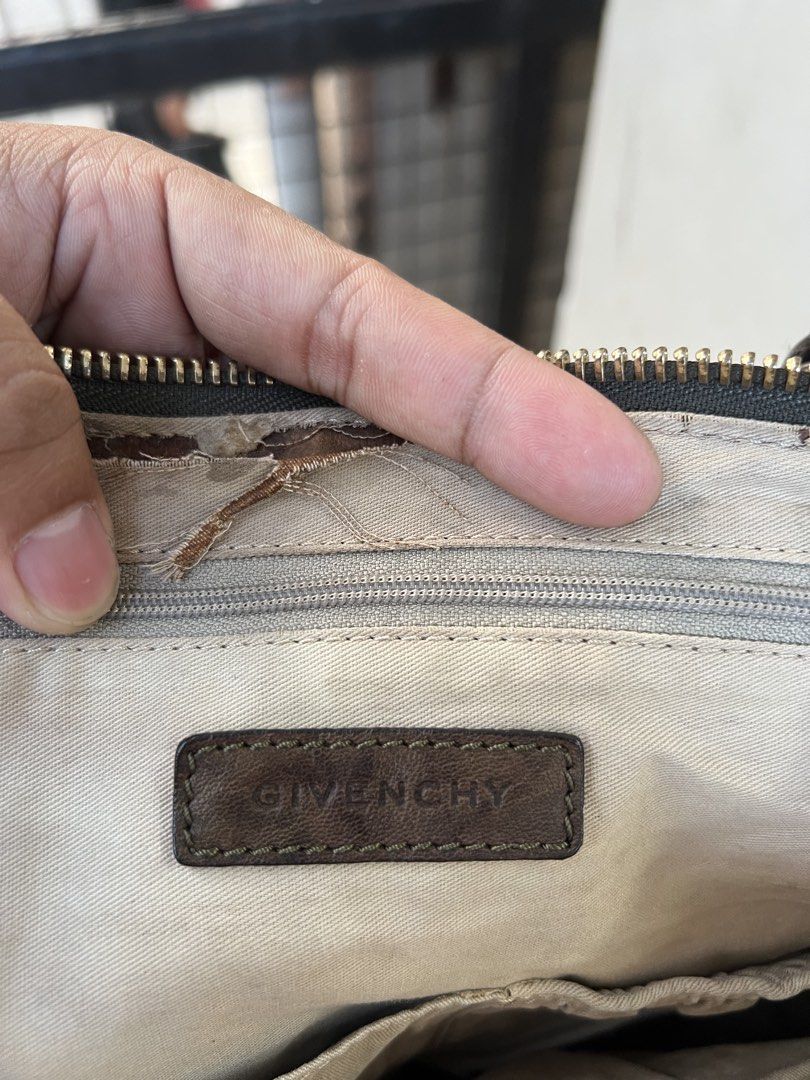 Vintage Givenchy Pandora Bag (Category: Luxury Bags & Wallets) located in Manila. Submitted by thriftpoint99 (Listing ID 1444392831, Image 2). Description: Issue see on photo need to repair Project bag.