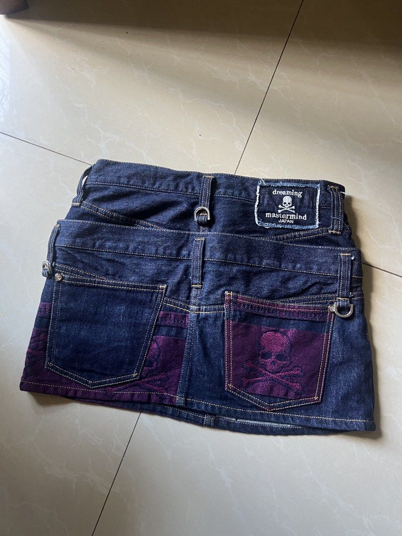 Vintage y2k mini denim skirt (Category: Skirts) located in Quezon. Submitted by morena256 (Listing ID 1444384604, Image 2). Description: Size: 27-28 Bought from thrift store in japan Like new condition vv hard denim 😬 .