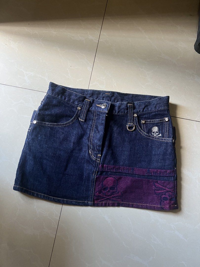 Vintage y2k mini denim skirt (Category: Skirts) located in Quezon. Submitted by morena256 (Listing ID 1444384604, Image 1). Description: Size: 27-28 Bought from thrift store in japan Like new condition vv hard denim 😬 .
