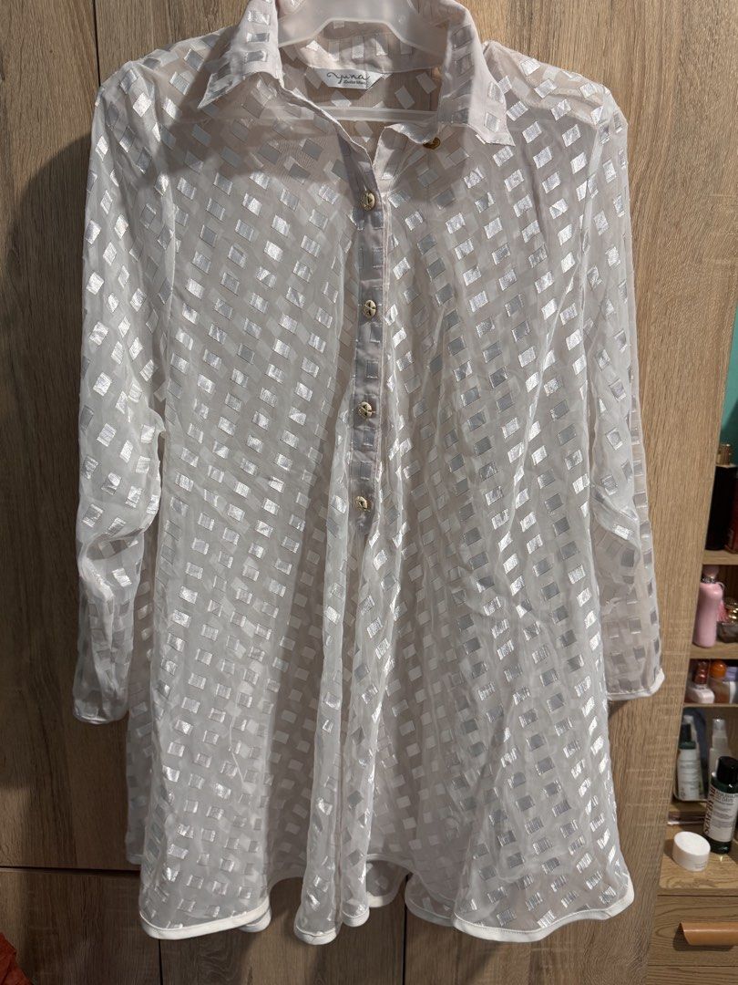 White, long-sleeved, button-down blouse with a distinctive sheer, textured design (Category: Longsleeves) located in Manila. Submitted by chskaiode (Listing ID 1444491870, Image 1). Description: White, long-sleeved, button-down blouse with a distinctive sheer, textured design See through Size: Large- semi XL No issues Complete buttons 📍Mandaluyong.
