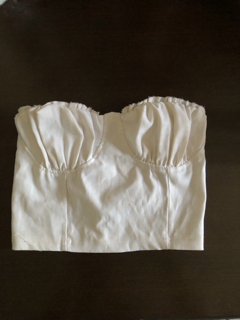 White Strapless Corset Top with Ruffle Detail (Category: Sleeveless) located in Manila. Submitted by ninin03 (Listing ID 1444358864, Image 1). Description: - White strapless corset top - Cute ruffle detail along the top edge - Fitted bodice with boning for a flattering silhouette - Perfect for dressing up or down - Pairs well with jeans or skirts.