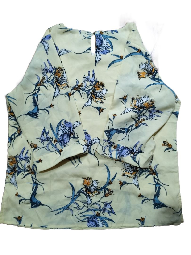 XARA WMN Floral Print Top (Category: Others Tops) located in Quezon City. Submitted by mjar_ (Listing ID 1444429057, Image 2). Description: XARA WMN Floral Print Top Size: 2L - Long sleeves and a classic round neckline - Elegant touch with a small keyhole detail at the back - Ideal for effortless casual styling Disclaimer: Product color may slightly vary due to photographic lighting sources or your screen’s resolution and settings..