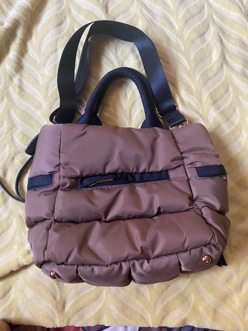 XOXO Shoulder bag (Category: Shoulder Bags) located in Makati City. Submitted by jdeep9 (Listing ID 1444315697, Image 2). Description: Zipper working. Yung leather part medyo may bakbak lang. hindi nagamit natambak lang. see photos for the issues..