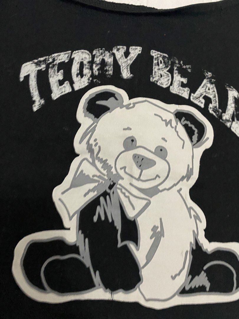 Y2K Black Graphic Teddy Bear Tank Top (Category: Sleeveless) located in Manila. Submitted by ligaya14.vanilla (Listing ID 1444485946, Image 2). Description: Not stretchy hindi kasya sa mannequin can fit XS-S only.