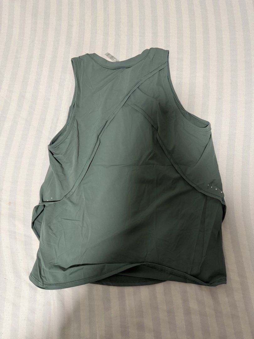 Air Active Yoga Top Moisture-Cool Fabric (Category: Activewear) located in Davao. Submitted by billytings (Listing ID 1444464956, Image 3). Description: Brand: Air Active Size 6 - Bust 84cm, Hem 84cm, Length 53cm Color: Forest Green See chart for size‼️ Bought on the 🍊 app! PERFECT FOR YOGA 🧘🏻‍♀️ .