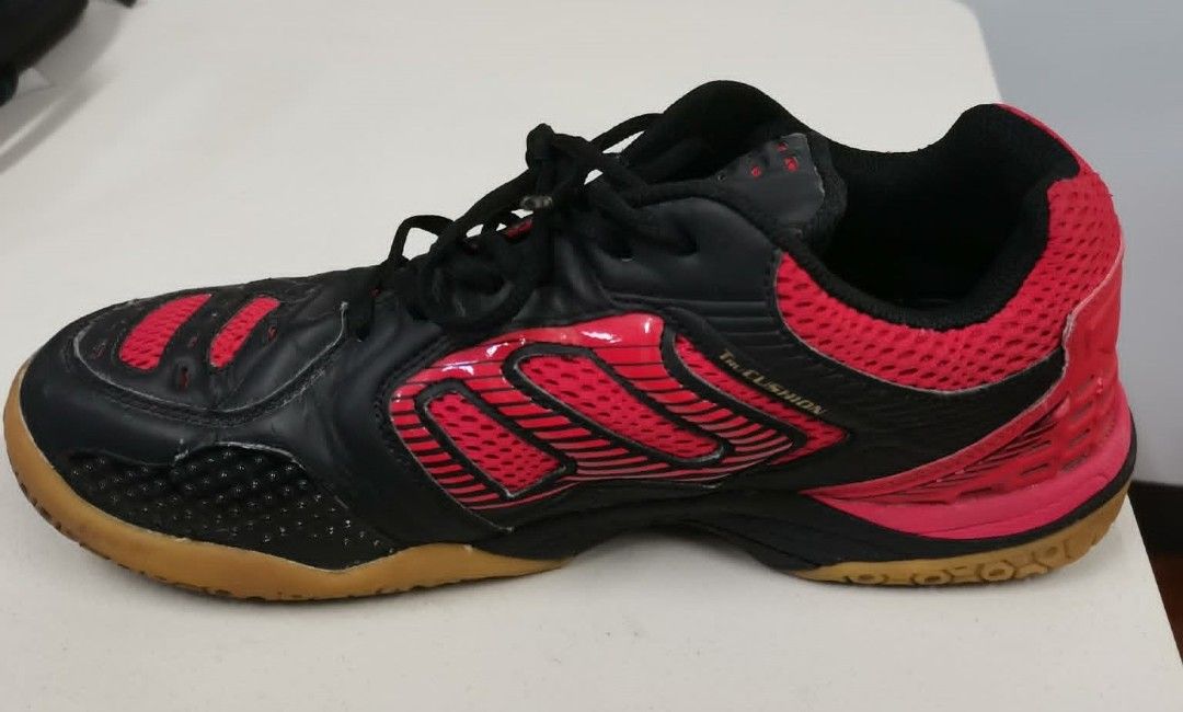 Yonex Badminton Shoes Black Red (Category: Casual Shoes) located in Quezon City. Submitted by enrix21 (Listing ID 1444316768, Image 3). Description: For Sale: Yonex Aerocomfort 4 badminton shoes in the Black/Red colorway. Product Details: Brand/Model: Yonex Aerocomfort 4 Color: Black Red Size: US 10 / EUR 44 / UK 9.5 Condition: Used with flaws. • Left Shoe: Synthetic overlay peeling/hole on the inner side • Right Shoe: Small cosmetic crack on the