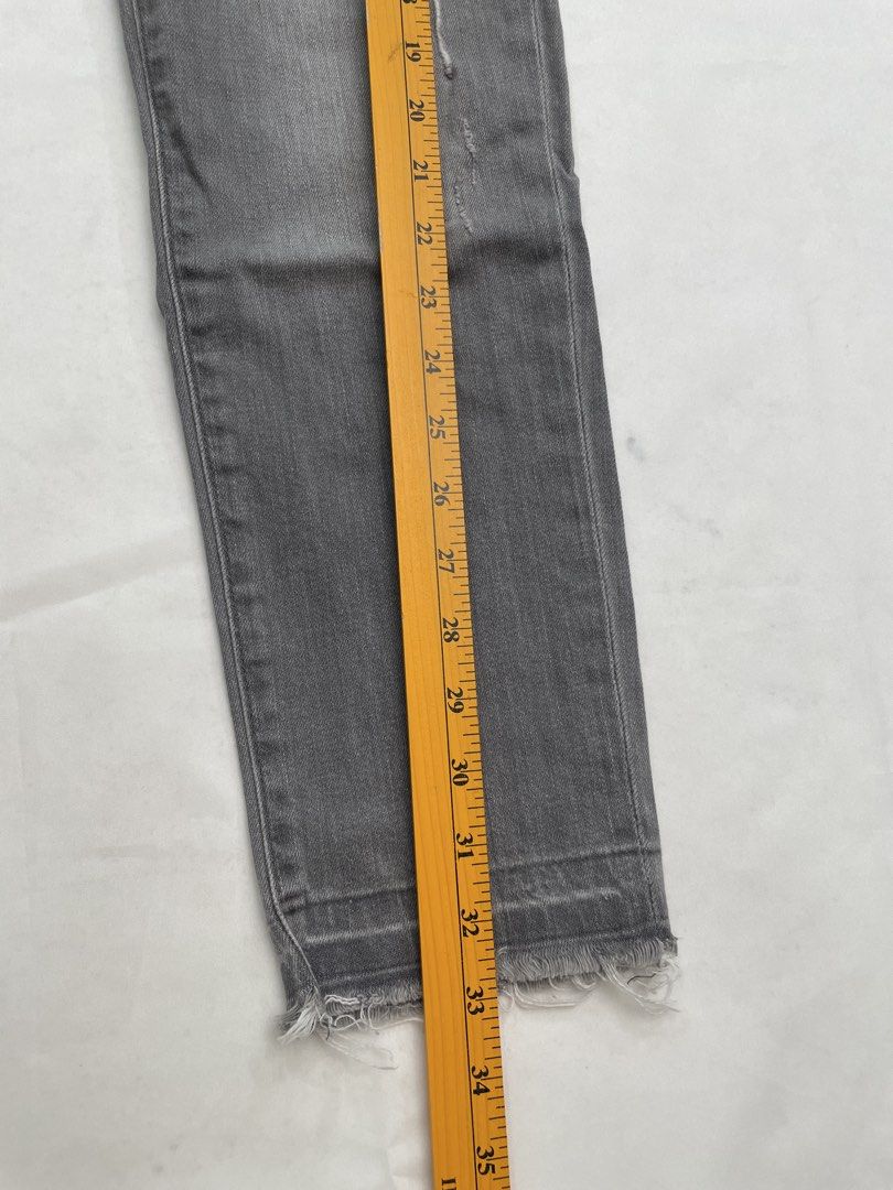 Zara Black Denim Jeans Pants (Category: Jeans) located in Makati City. Submitted by pepperstoremerch (Listing ID 1444458776, Image 3). Description: Zara Black Denim Jeans Pants Size 40 EUR Denim Preloved, good condition Please see pictures D0064.