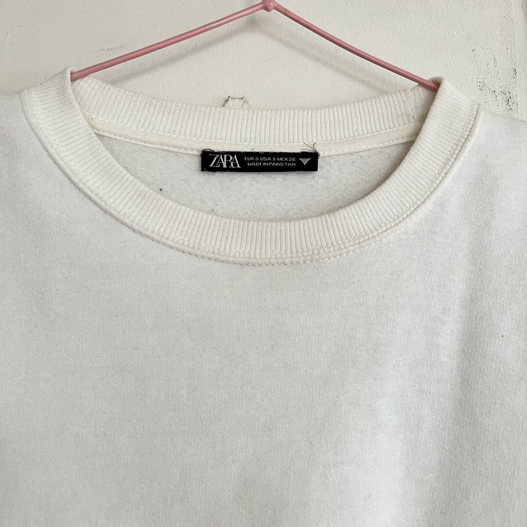 Zara boxy crop top (Category: Shirts) located in Cainta. Submitted by shopxox_ (Listing ID 1436619829, Image 3). Description: .