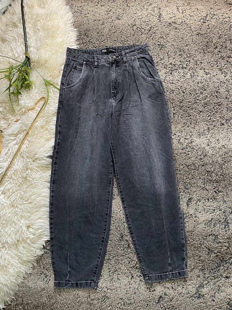 ZARA Grey balloon Fit Jeans (Category: Jeans) located in Catmon. Submitted by menchyyong97407 (Listing ID 1444310103, Image 1). Description: - Zara Grey Baggy Fit Jeans - High Waisted with Pleated Front Detail - Classic Five-Pocket Styling - Made in Turkey - Size: EUR 38 / US W 28 🍄z@r@ hw balloon 🍄excellent 🍄w: 29-30 l: 37.5 .