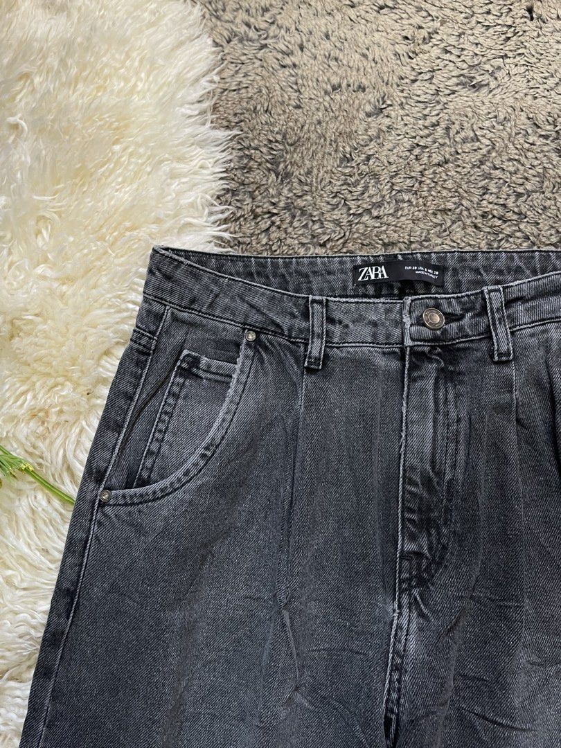 ZARA Grey balloon Fit Jeans (Category: Jeans) located in Catmon. Submitted by menchyyong97407 (Listing ID 1444310103, Image 2). Description: - Zara Grey Baggy Fit Jeans - High Waisted with Pleated Front Detail - Classic Five-Pocket Styling - Made in Turkey - Size: EUR 38 / US W 28 🍄z@r@ hw balloon 🍄excellent 🍄w: 29-30 l: 37.5 .