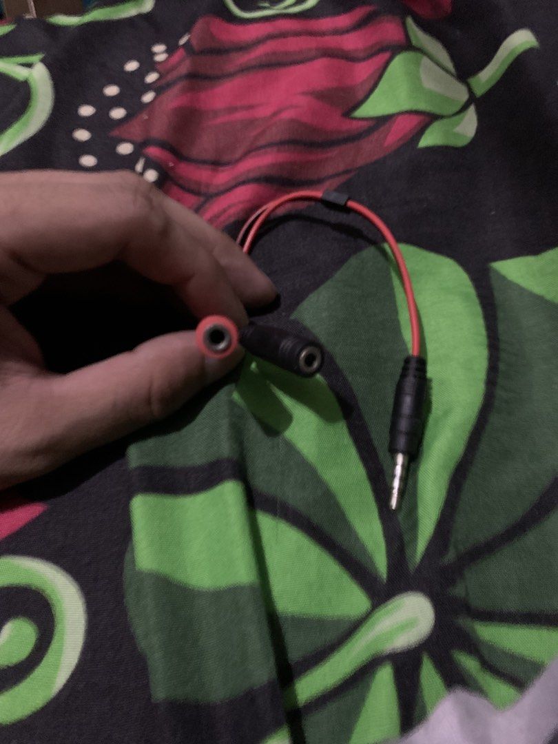 3.5mm Audio Splitter Cable | Mic + Headphone Jack Adapter (Category: Portable Audio Accessories) located in San Juan, La Union. Submitted by declutteringog7 (Listing ID 1444625574, Image 3). Description: This is a 3.5mm Audio Splitter Cable (1 Male to 2 Female) — red = microphone, black = headphone/speaker. 📌 Title 3.5mm Audio Splitter Cable | Mic + Headphone Jack Adapter 📝 Description ✅ Splits 1 audio jack into separate Mic & Headphone ports ✅