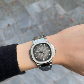 (Category: ) located in . Submitted by 0000watchcollectsg (Listing ID 1444529619, Image 1). Description: .