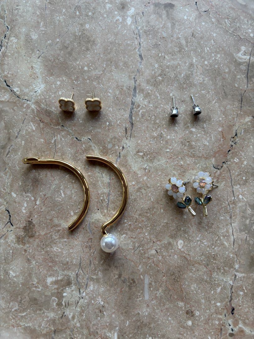 Accessories Bundle (Category: Earrings) located in Quezon City. Submitted by tidyup.lara (Listing ID 1444497831, Image 1). Description: Buy all in photo for PHP 100 Condition 8/10: used but in good condition, flaws seen in photos.