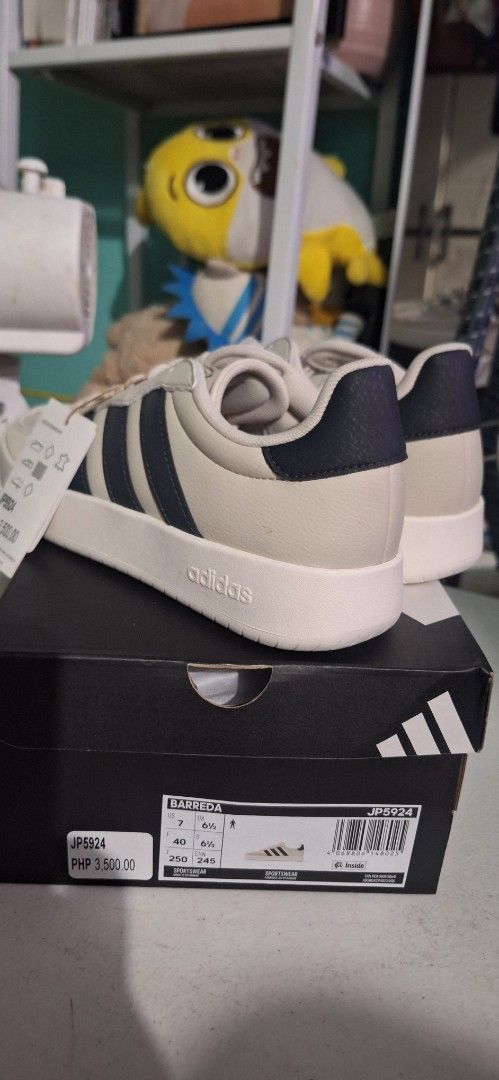 Adidas Sneakers Womens Size 8 (Category: Sneakers) located in Mandaluyong City. Submitted by adeonlyme (Listing ID 1444640056, Image 2). Description: - Adidas Sneakers - Model: JP5924 - Color: Cream with Navy Blue Stripes - Size: 7 UK / 40 EU / 250 JPN - Includes Original Box - Original Price Tag: PHP 3,500.00 - Ideal for Casual Wear.