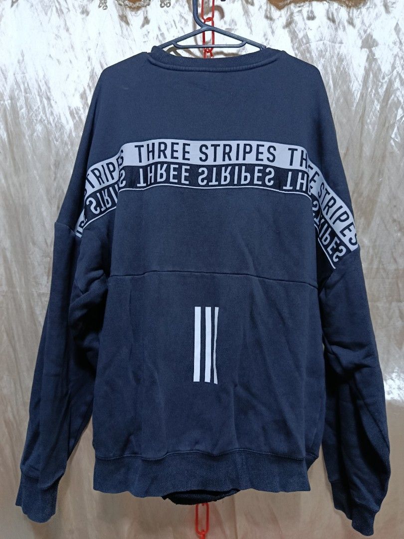 Adidas "Three Stripes" Crewneck Sweatshirt (Category: Coats, Jackets and Outerwear) located in Jasaan. Submitted by eliwhomp (Listing ID 1444624327, Image 2). Description: - Classic black Adidas crewneck sweatshirt - Features the iconic "Three Stripes" graphic band across the chest - Includes the classic Adidas logo on the left chest - Made from a comfortable cotton blend - Ideal for casual wear and everyday styling - 25 × 29.