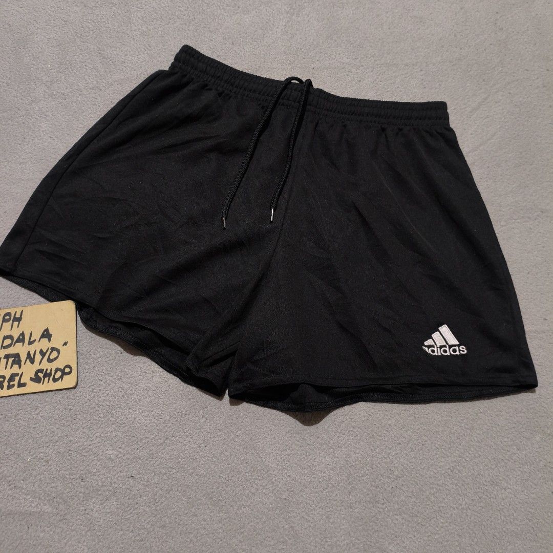 ADIDAS women's short (Category: Shorts) located in Calatrava. Submitted by ermitany0 (Listing ID 1444507270, Image 2). Description: Madam Excellent condition Size: 85 ( 24-28 ) Length: 12" Leg opening: 11.5" Please check photos for more details ✅⬇️ Location: Negros Occidental Pm if interested 📩📩📩📩🙂.