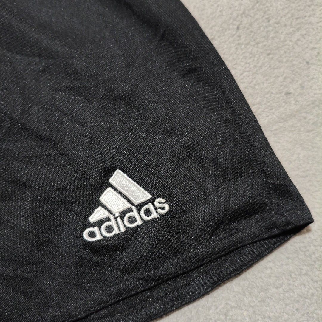 ADIDAS women's short (Category: Shorts) located in Calatrava. Submitted by ermitany0 (Listing ID 1444507270, Image 3). Description: Madam Excellent condition Size: 85 ( 24-28 ) Length: 12" Leg opening: 11.5" Please check photos for more details ✅⬇️ Location: Negros Occidental Pm if interested 📩📩📩📩🙂.