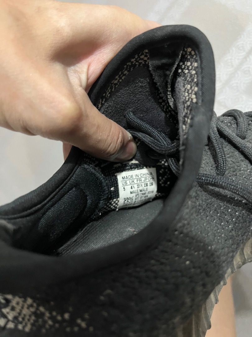 Adidas Yeezy Boost 350 V2 "Zebra" (Category: Sneakers) located in Santiago. Submitted by evrythngulove (Listing ID 1444504147, Image 3). Description: - Adidas Yeezy Boost 350 V2 - Color: Black and White knit upper - Features signature "SPLY-350" side branding - Gum sole - Pre-owned, with minor dirt on soles - Still has plenty of wear left - A classic sneaker for your collection.