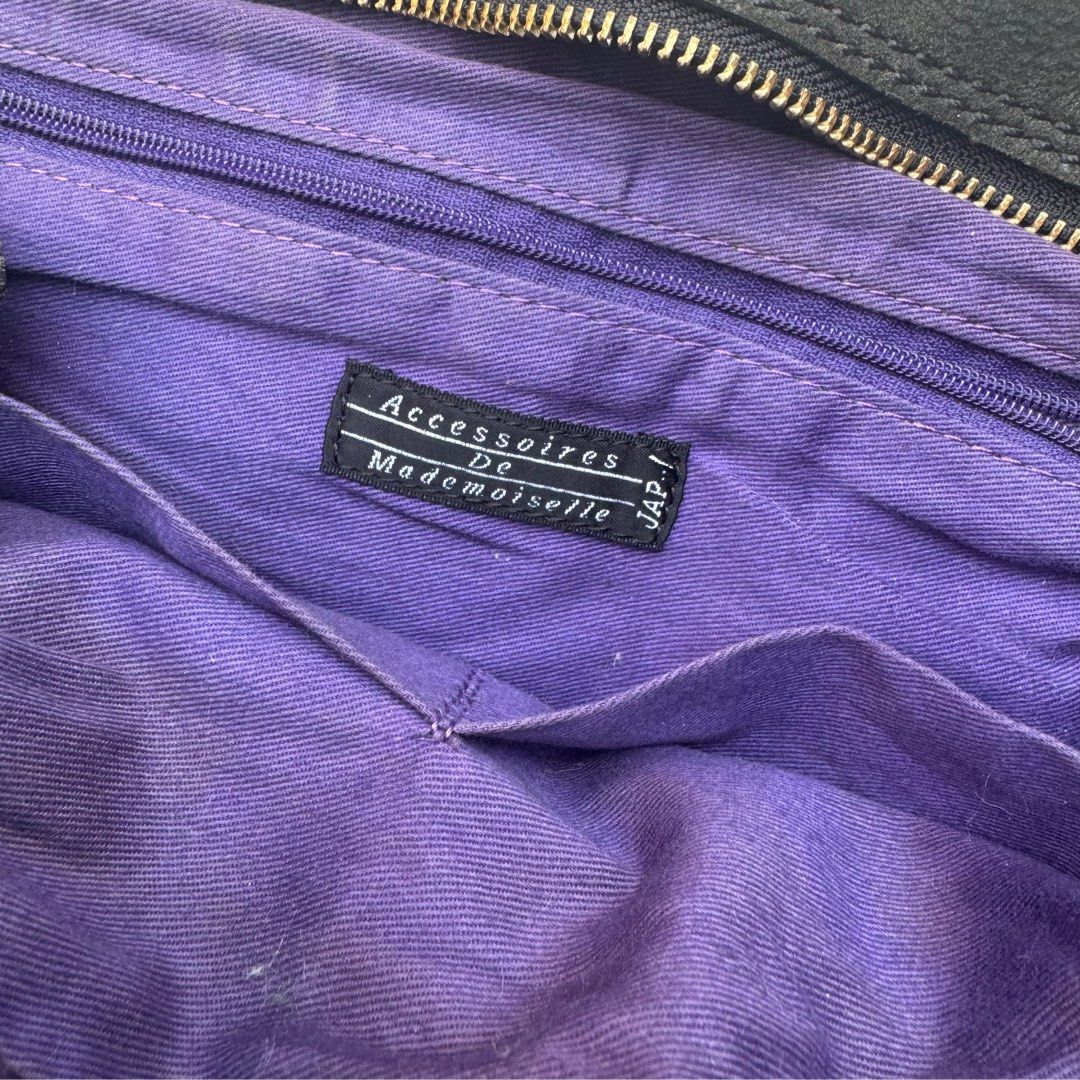 ADMJ ACCESSOIRES DE MADEMOISELLE (Category: Shoulder Bags) located in Pasig City. Submitted by jaaard (Listing ID 1444581352, Image 2). Description: For sale with lock and key Admj japan bag Pm me for more details.