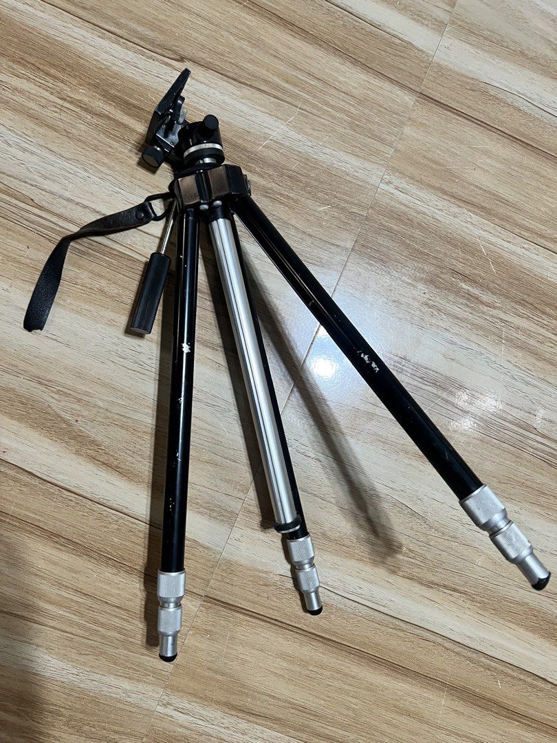 Affordable vintage Daiwa camera tripod 😍👌🏻 (Category: Tripods & Monopods) located in Malolos. Submitted by afford.japan (Listing ID 1444678042, Image 1). Description: .
