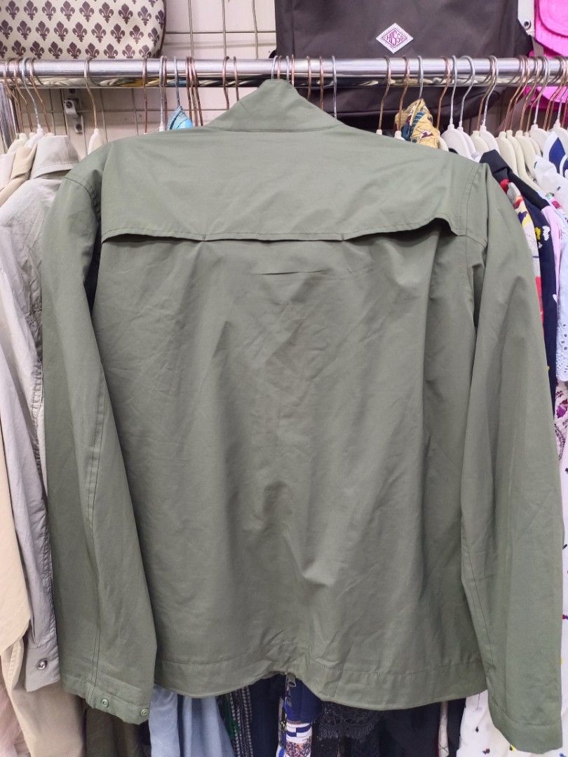 Aigle 風褸（Size s) （分類：外套及戶外衣服）位於 Hong Kong。 由 bluegirlbb07 提交（商品編號 1444542868，圖片 2）。簡介： 恕不接受私訊議價。訂單僅可透過順豐速運或到店購買。謝謝。 Negotiations will not be answered via message. Orders can only be placed via SF Express or in-store purchase. Thank you.。