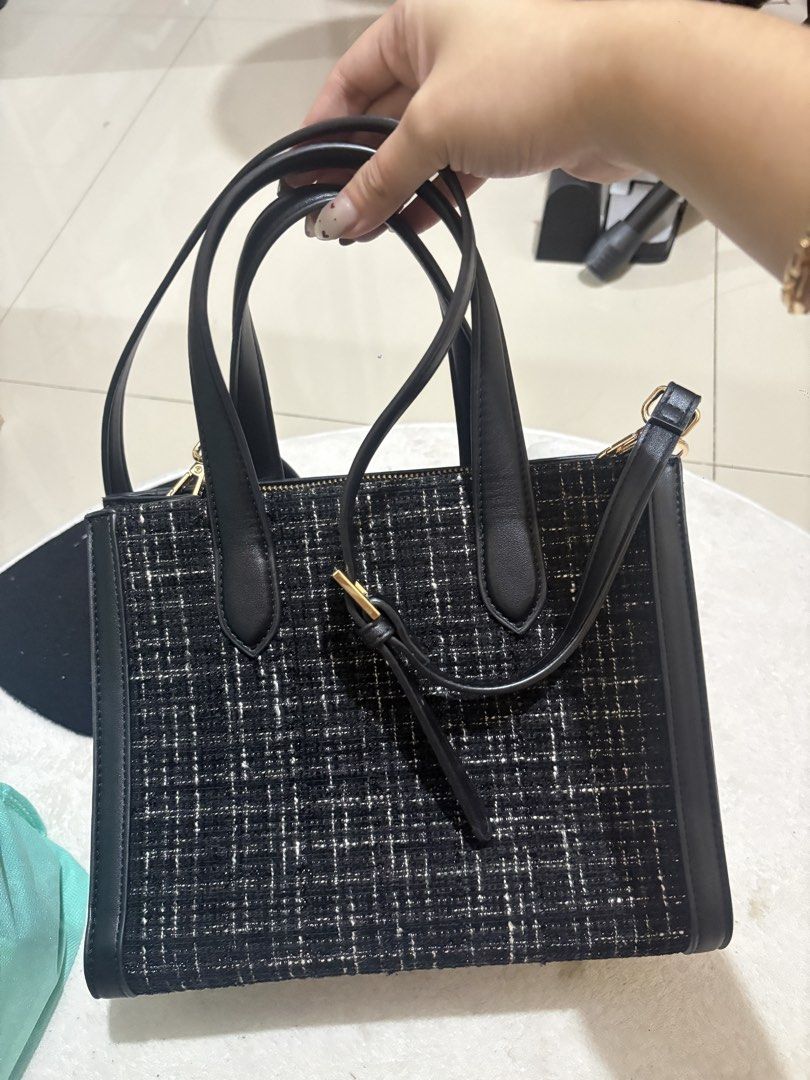 Alberto Tweed Top Handle Tote Bag Black (Category: Tote Bags) located in Quezon City. Submitted by ohcrapitsjessie (Listing ID 1440279092, Image 1). Description: Used 5x only. Good as brand new! Same as picture. With long strap.