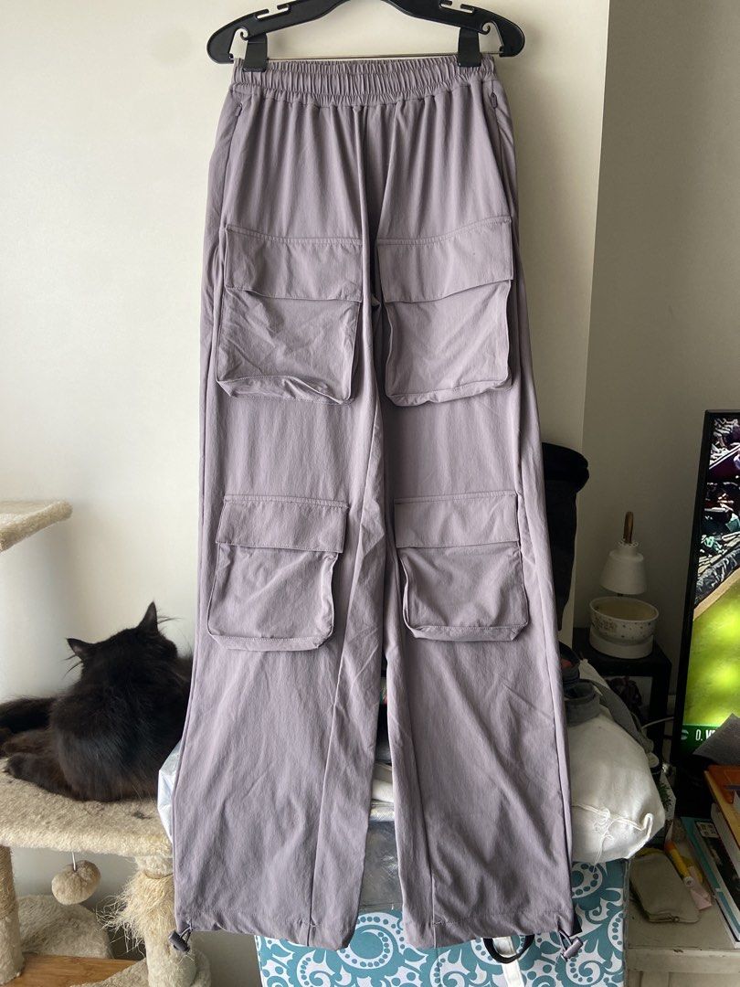 Alo gray cargo pants (Category: Activewear) located in Pasig City. Submitted by sandace (Listing ID 1444545665, Image 2). Description: Authentic .