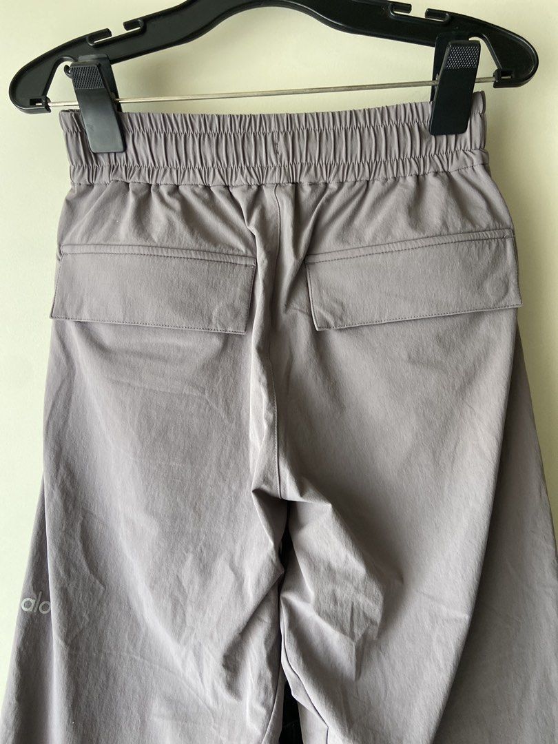 Alo gray cargo pants (Category: Activewear) located in Pasig City. Submitted by sandace (Listing ID 1444545665, Image 3). Description: Authentic .