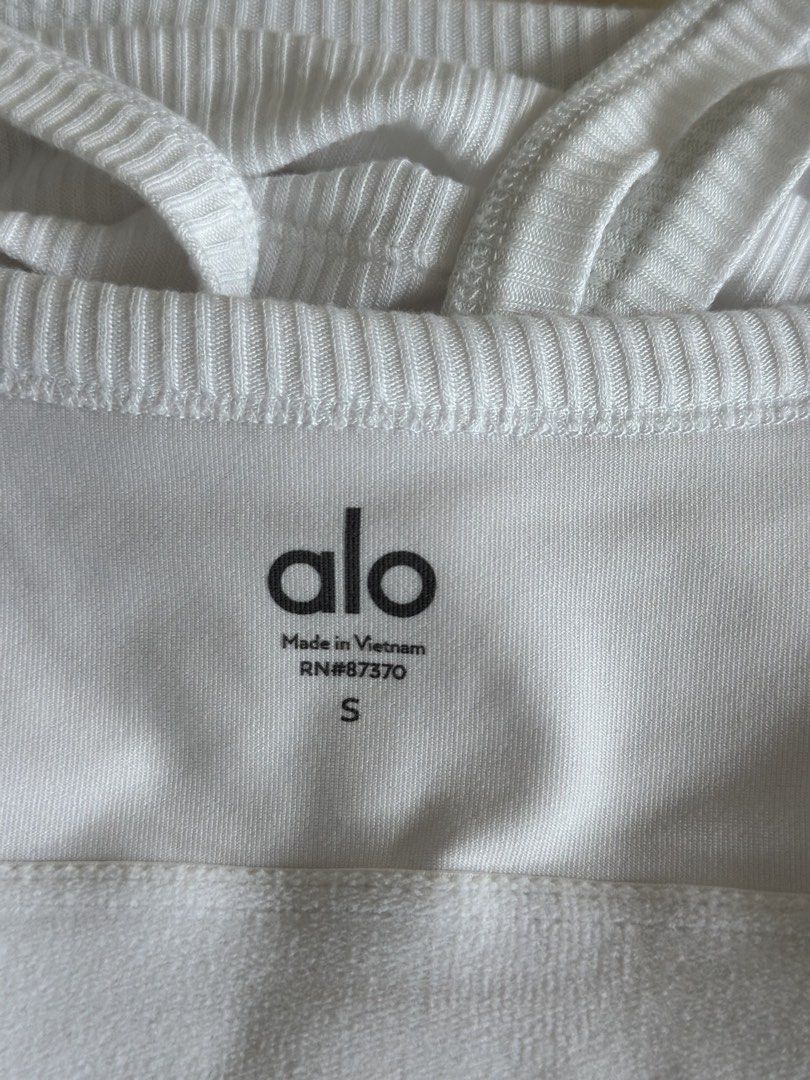 Alo ribbed crop whisper bra tank (Category: Activewear) located in Singapore. Submitted by tabacco_vanille (Listing ID 1444567607, Image 3). Description: Very good condition, sparkling white , size S, colour: white, no padding slots .
