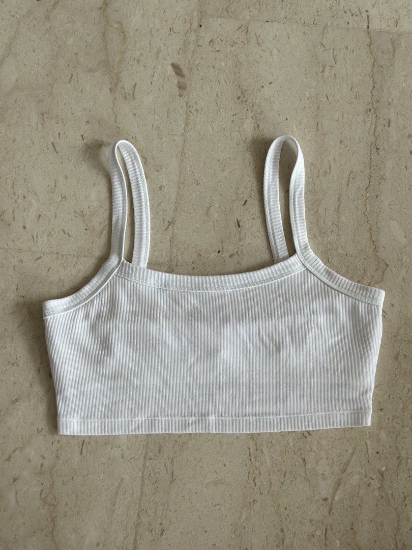 Alo ribbed crop whisper bra tank (Category: Activewear) located in Singapore. Submitted by tabacco_vanille (Listing ID 1444567607, Image 1). Description: Very good condition, sparkling white , size S, colour: white, no padding slots .